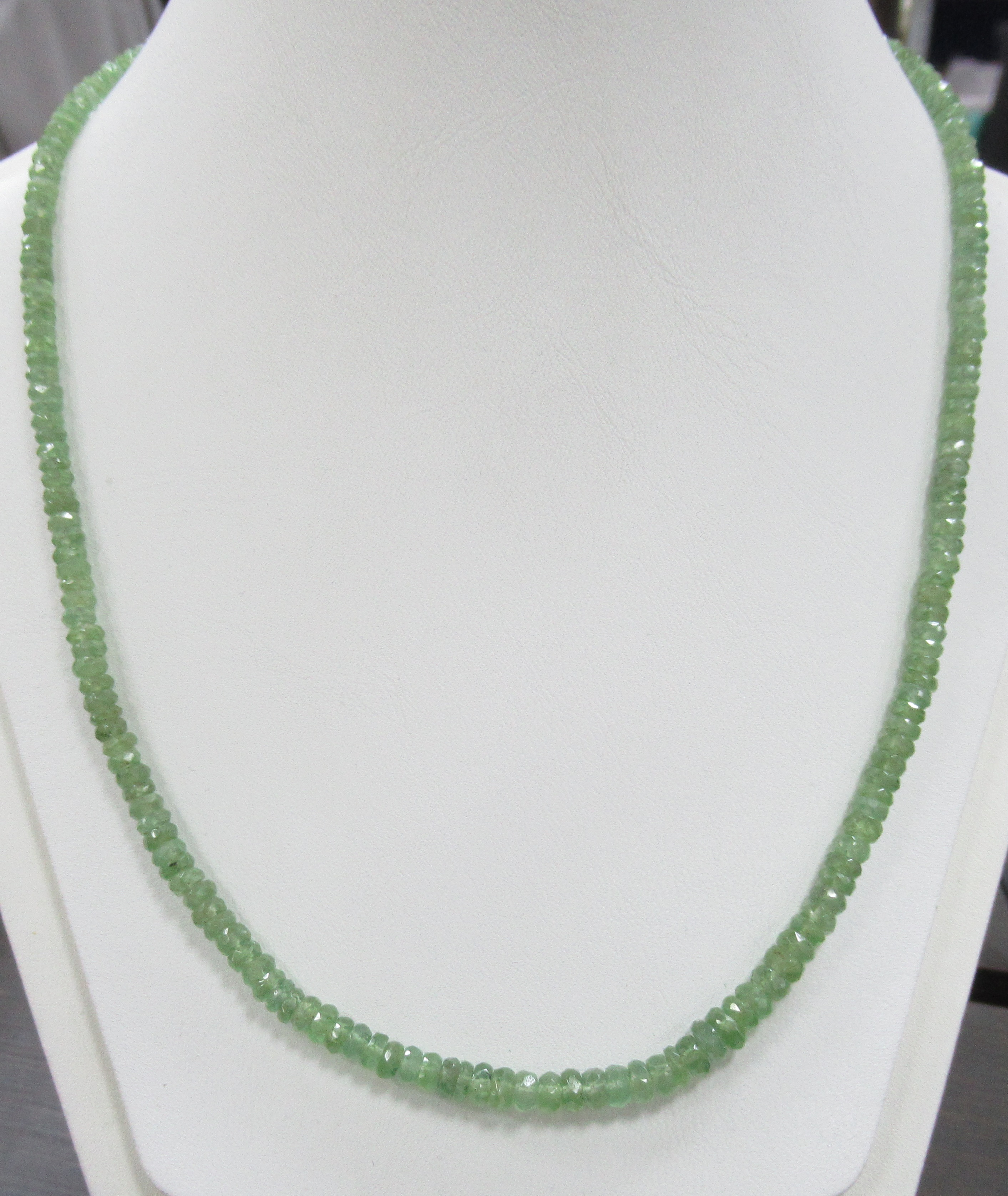 Бусы из берилла